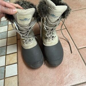Northeast Women's Black and Tan Winter Boots